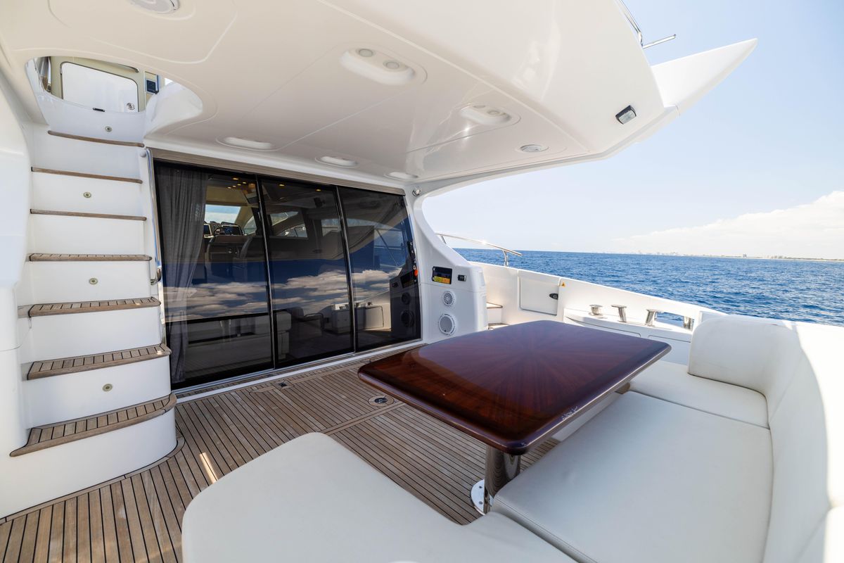 2015 Azimut 64 