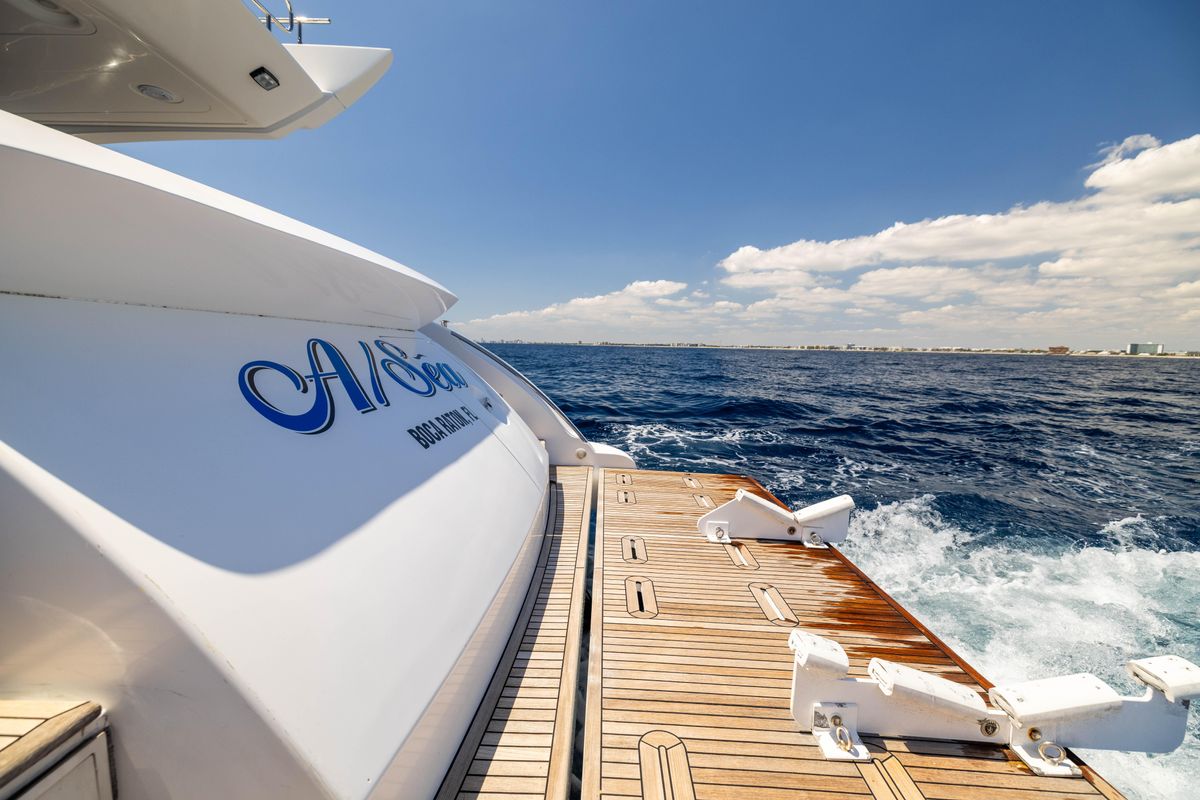 2015 Azimut 64 