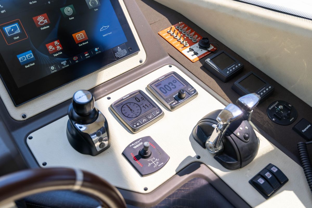 2015 Azimut 64 