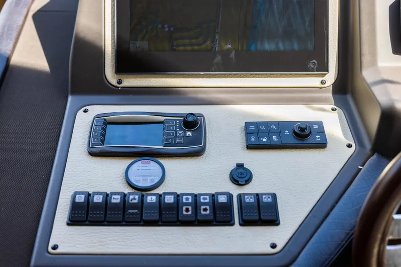 A/sea Yacht Photos Pics Azimut 64 A/Sea - Interior Helm