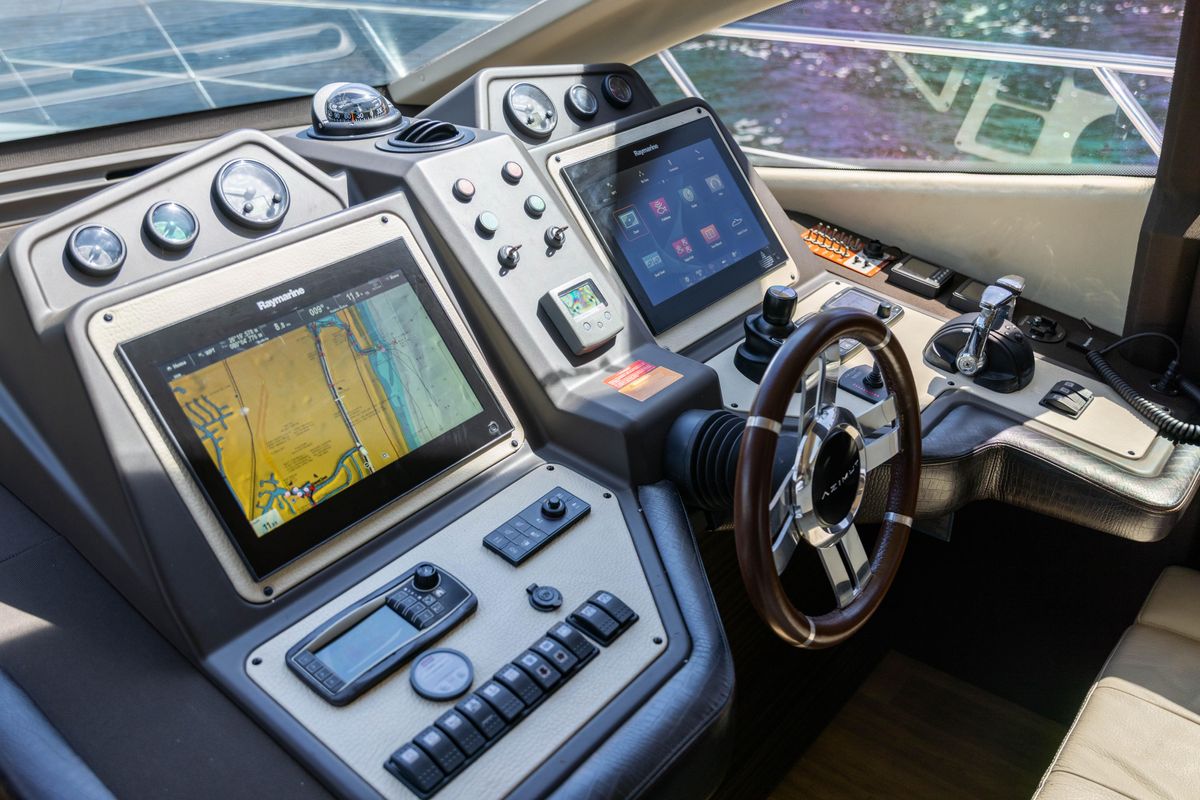2015 Azimut 64 