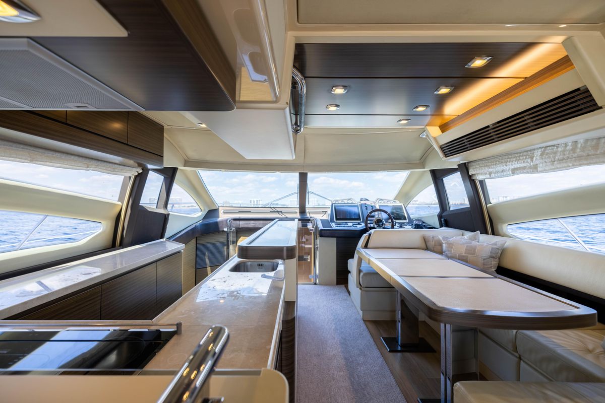 2015 Azimut 64 