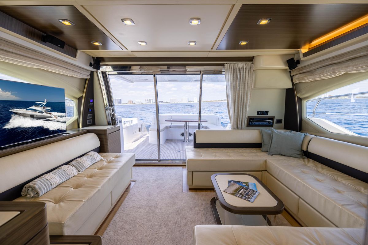 2015 Azimut 64 
