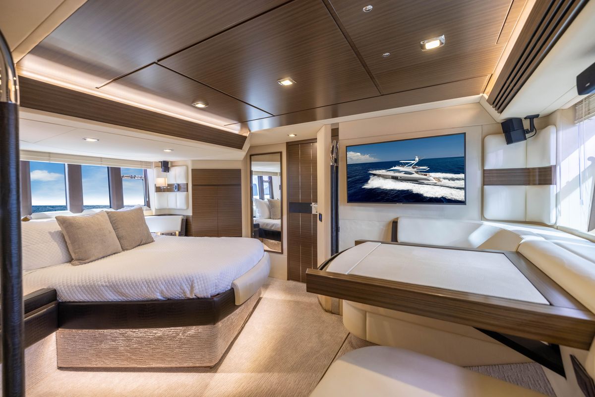 2015 Azimut 64 