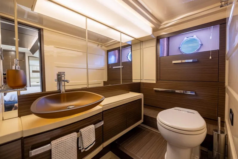 A/sea Yacht Photos Pics Azimut 64 A/Sea - Interior Master Stateroom Head