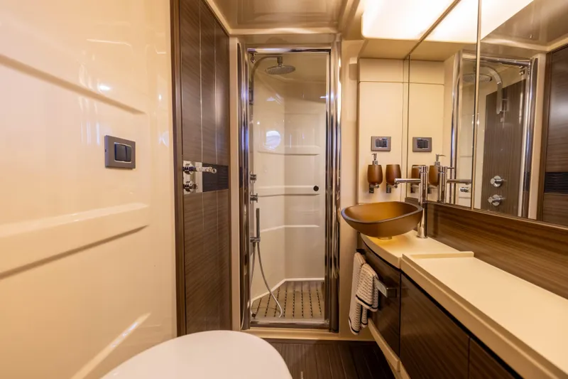 A/sea Yacht Photos Pics Azimut 64 A/Sea - Interior Master Stateroom Head