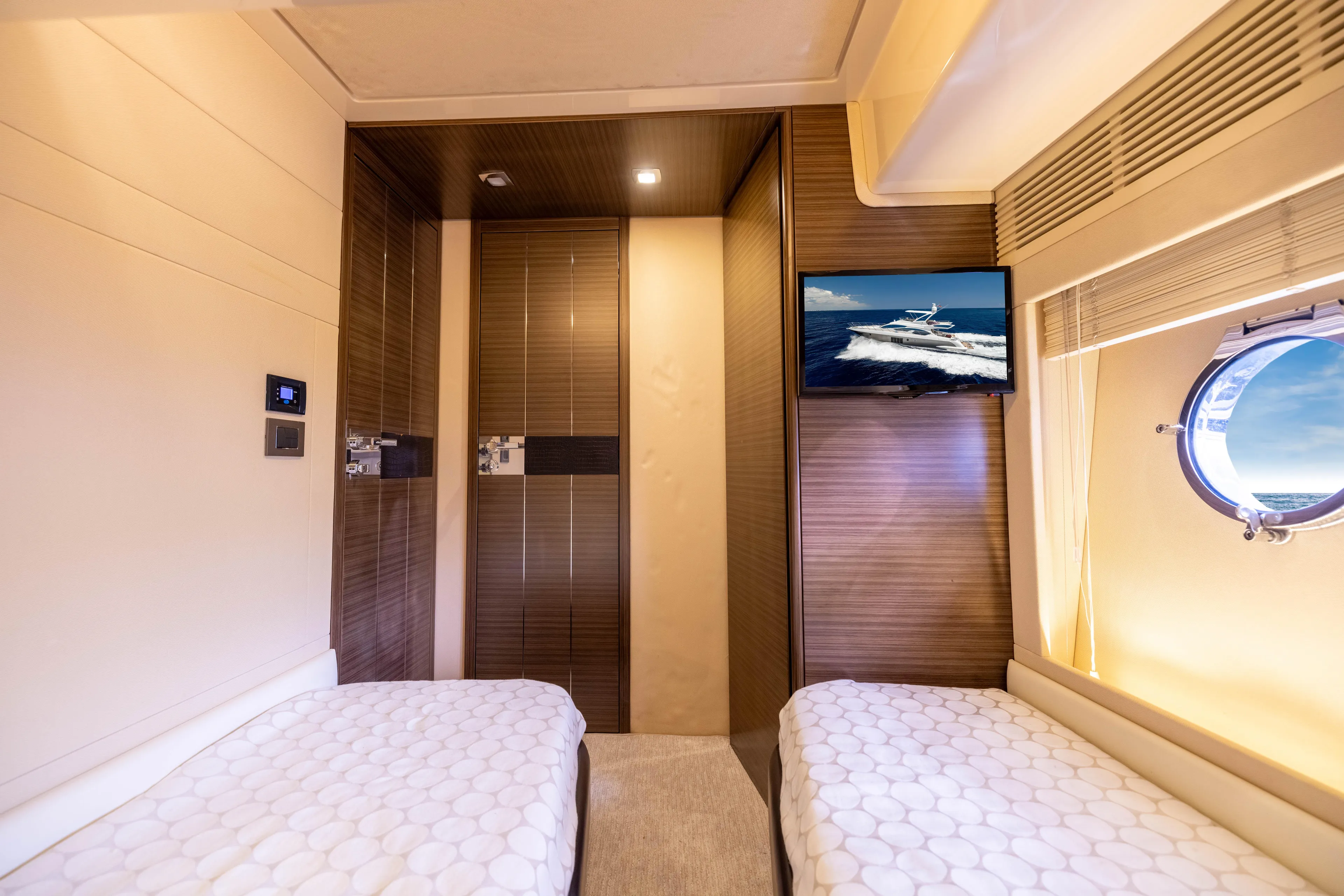 A/sea Yacht Photos Pics Azimut 64 A/Sea - Interior Guest Stateroom