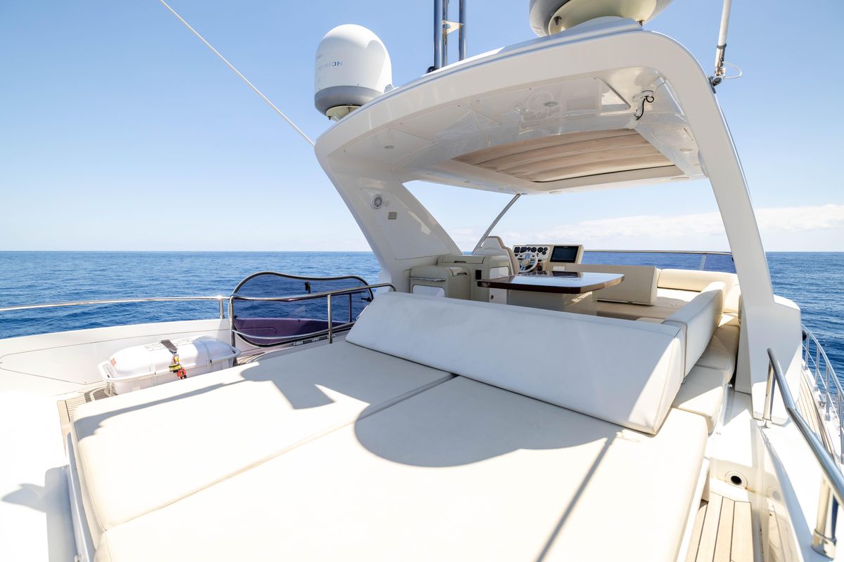 2015 Azimut 64 