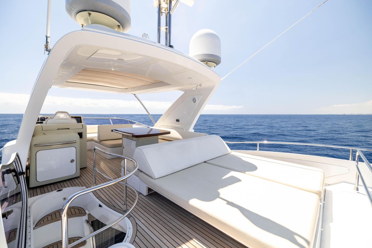 2015 Azimut 64 