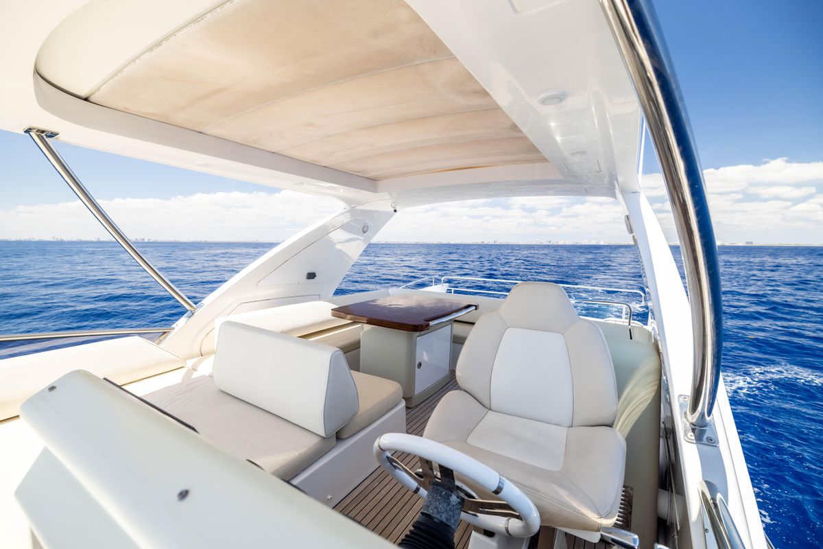 2015 Azimut 64 