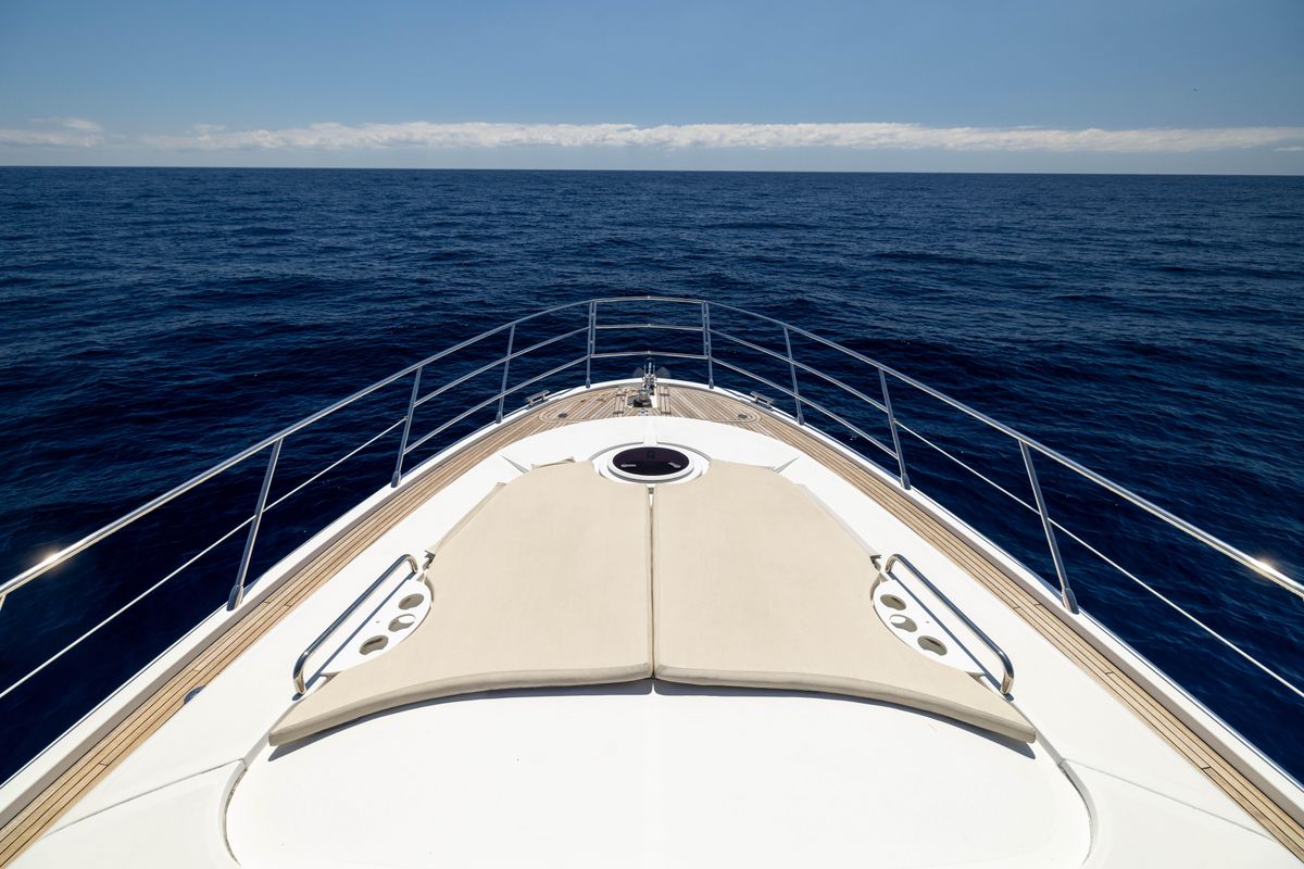 2015 Azimut 64 