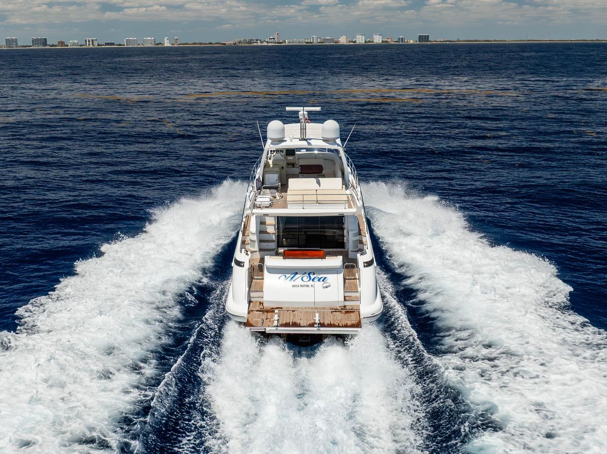 2015 Azimut 64 