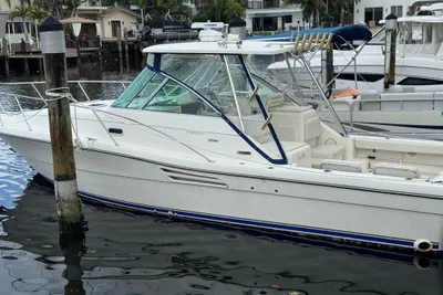 2002 Pursuit 3000 Express