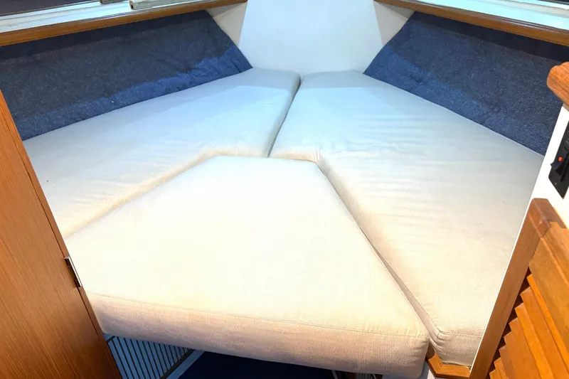 "sarona Ii" Yacht Photos Pics 1994 Tollycraft 45 Cockpit Motor Yacht interior cabin with V-berth bed.