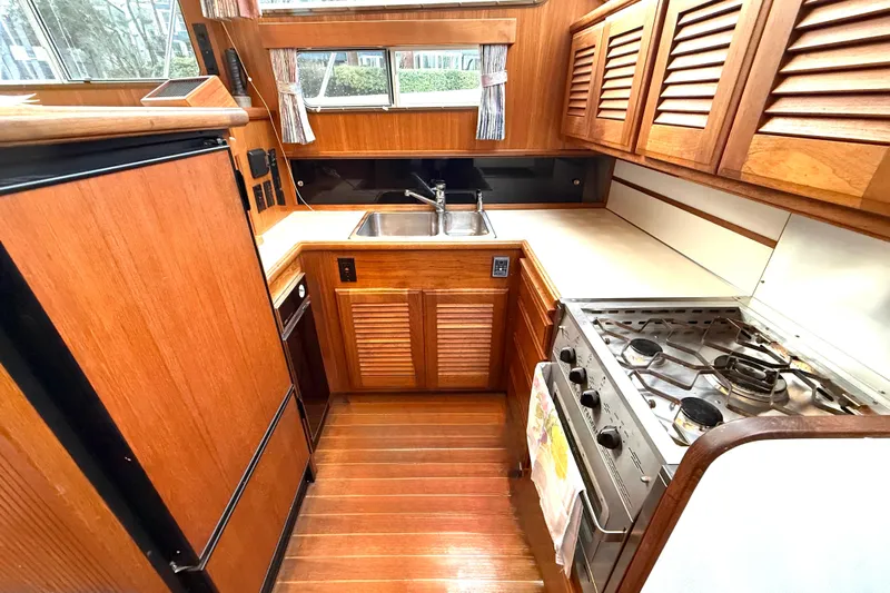 "sarona Ii" Yacht Photos Pics 1994 Tollycraft 45 Cockpit Motor Yacht kitchen with wood cabinetry and modern appliances.