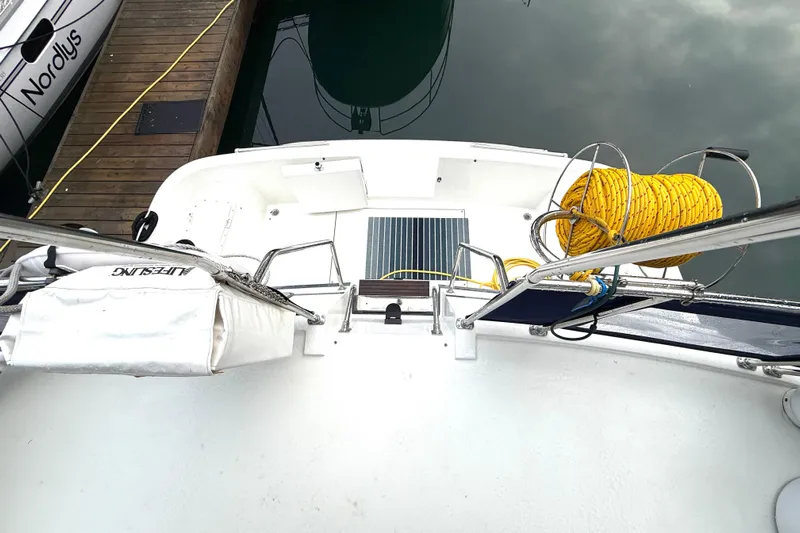 "sarona Ii" Yacht Photos Pics 1994 Tollycraft 45 Cockpit Motor Yacht deck with yellow rope and dock view.