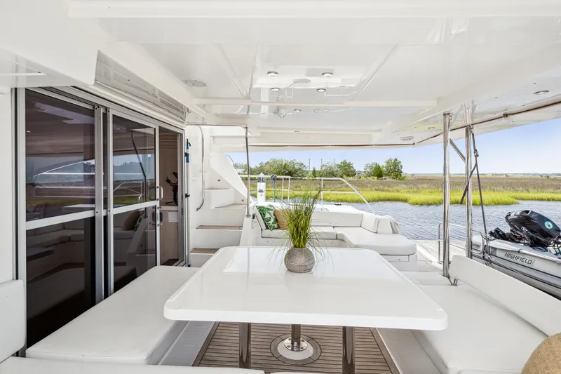 Blue Palmetto Yacht Photos Pics 