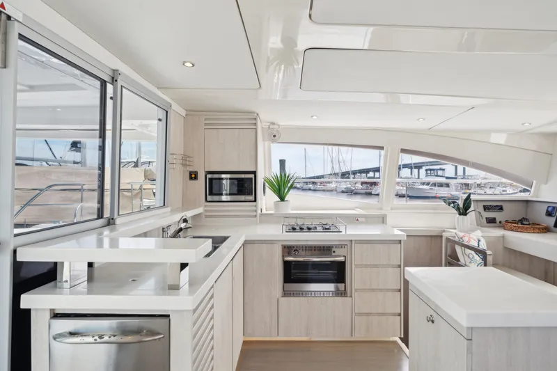 Blue Palmetto Yacht Photos Pics 