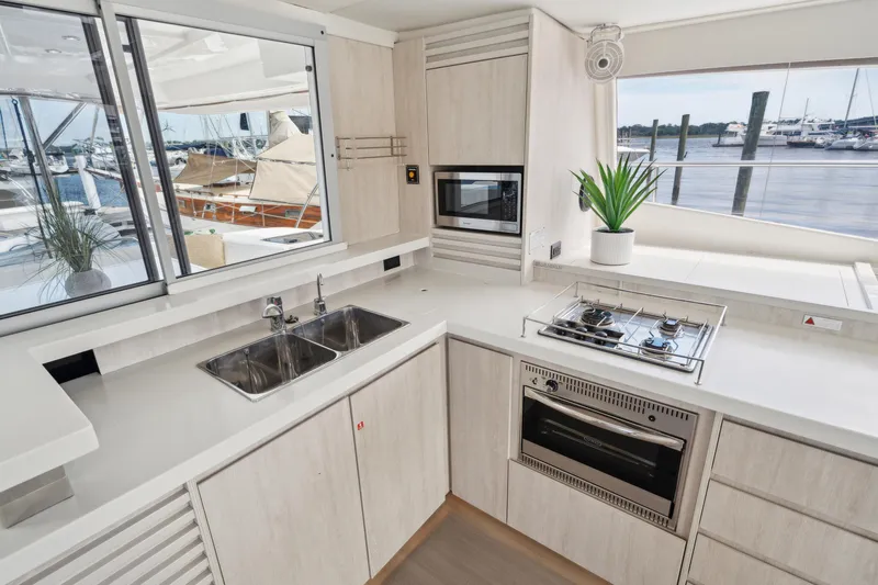 Blue Palmetto Yacht Photos Pics 