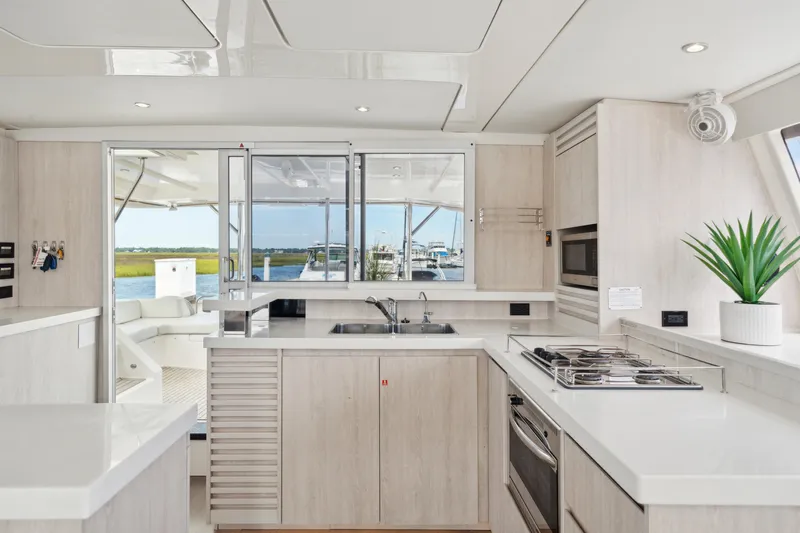 Blue Palmetto Yacht Photos Pics 