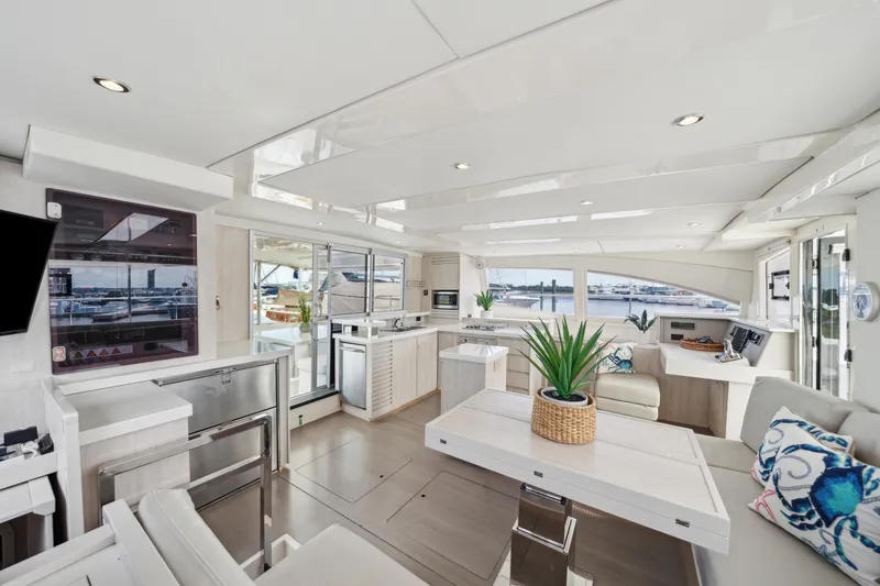 Blue Palmetto Yacht Photos Pics 