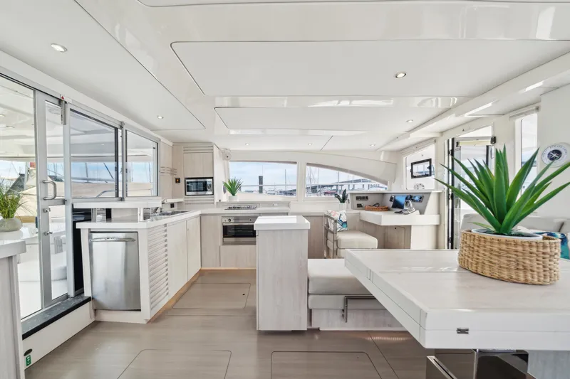 Blue Palmetto Yacht Photos Pics 