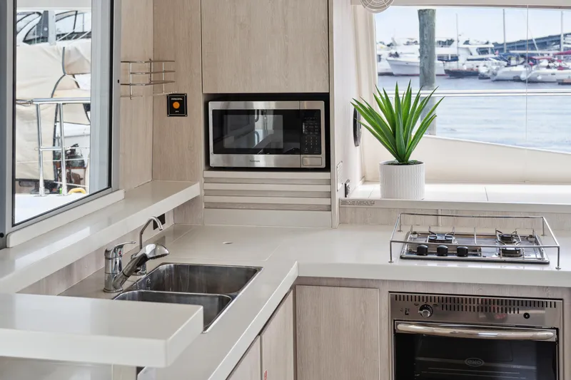 Blue Palmetto Yacht Photos Pics 