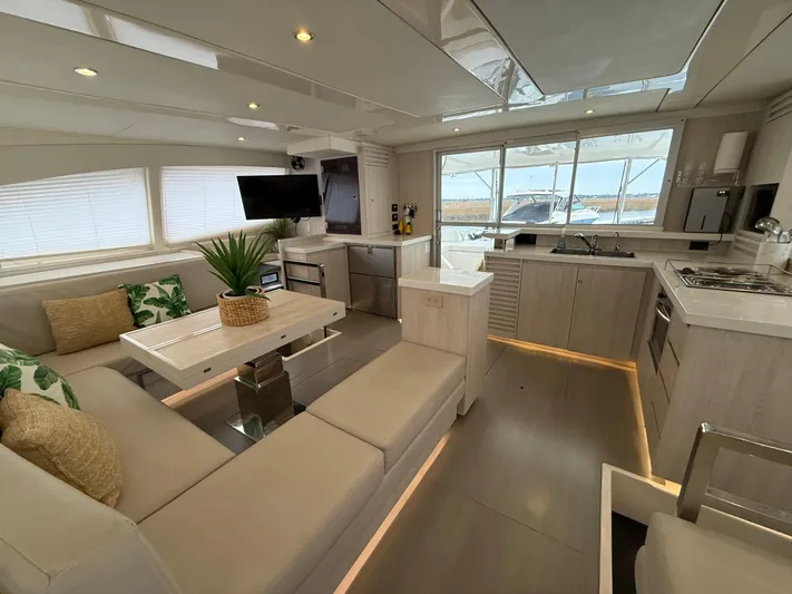 Blue Palmetto Yacht Photos Pics 