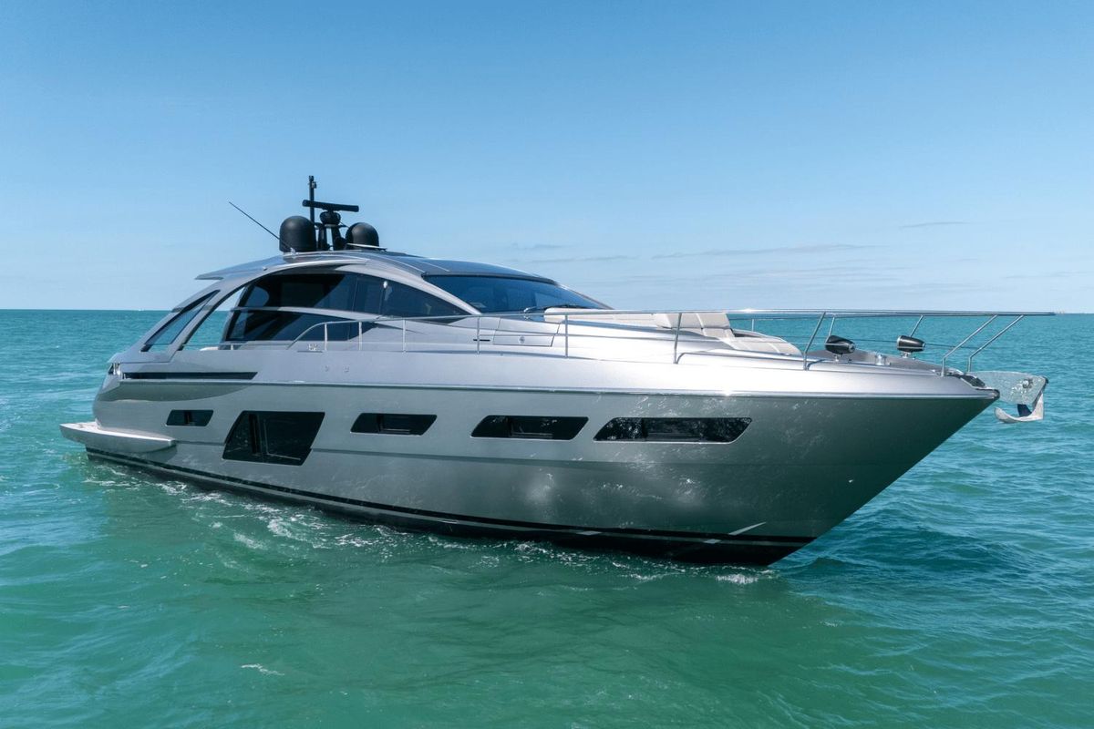 2020 Pershing 70 