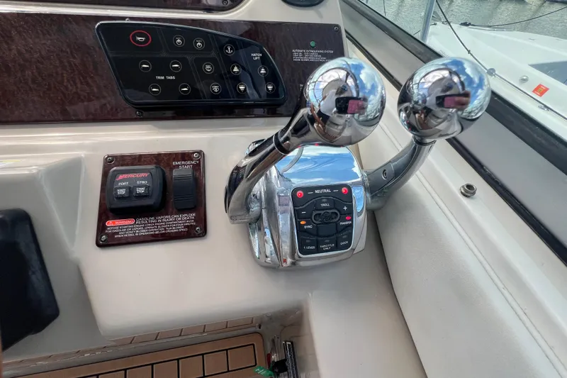 Mango Yacht Photos Pics Control panel of a 2005 Sea Ray Sundancer 350 boat with throttle levers and switches.
