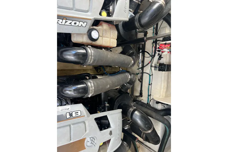 Mango Yacht Photos Pics Engine compartment of a 2005 Sea Ray Sundancer 350 boat, featuring Horizon components.