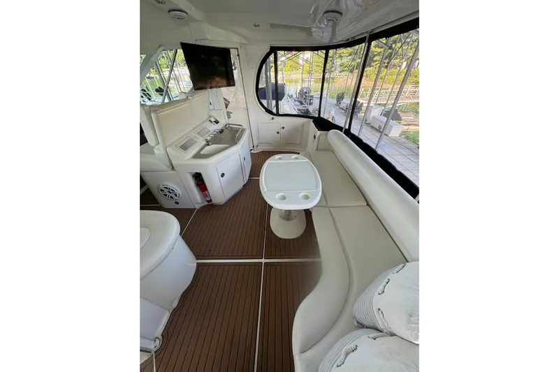  Yacht Photos Pics 2007 Sea Ray 40 Motor Yacht interior with seating, table, and entertainment area.