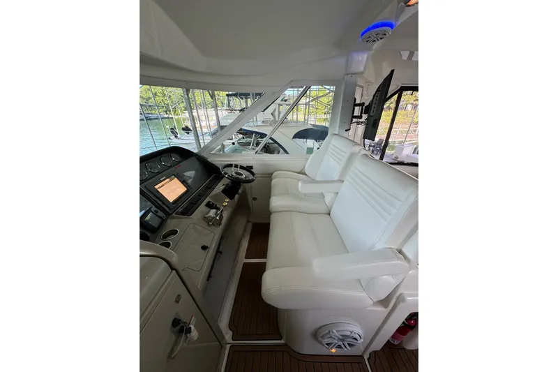  Yacht Photos Pics 2007 Sea Ray 40 Motor Yacht cockpit with white seating and modern controls.