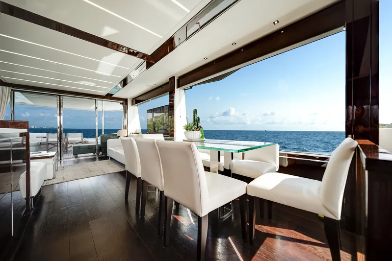 Solaire Yacht Photos Pics 