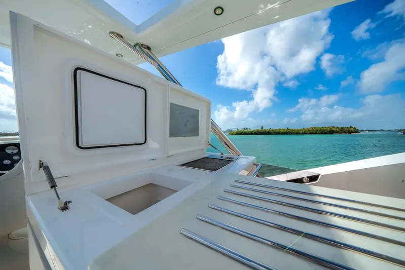 Solaire Yacht Photos Pics 