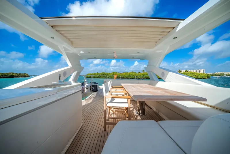 Solaire Yacht Photos Pics 