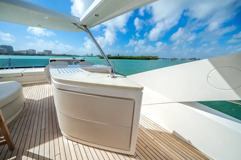 Solaire Yacht Photos Pics 