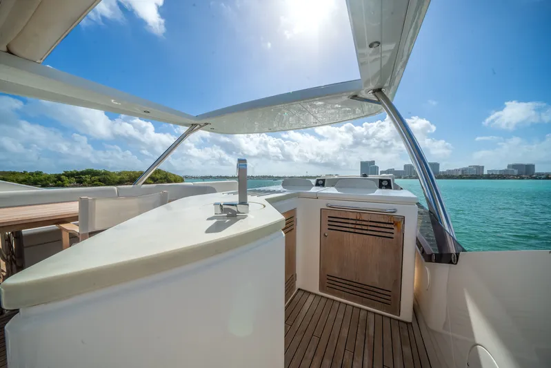 Solaire Yacht Photos Pics 