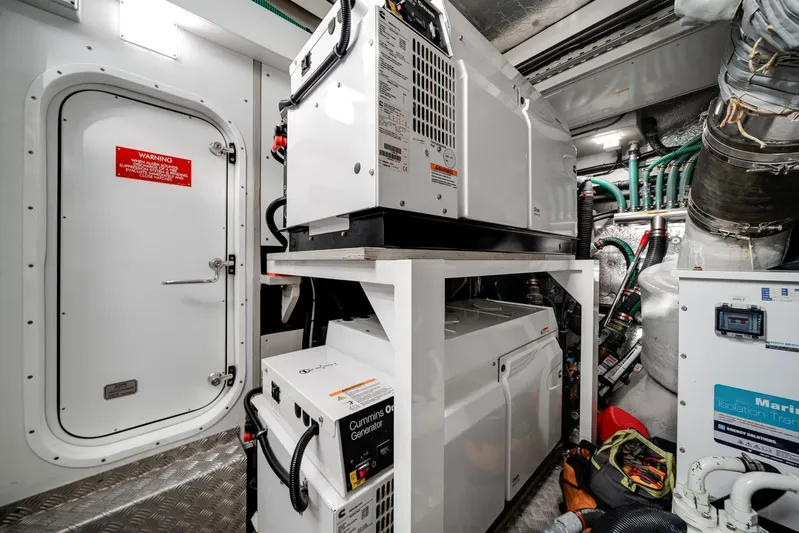 Solaire Yacht Photos Pics 