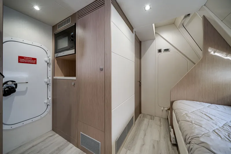 Solaire Yacht Photos Pics 