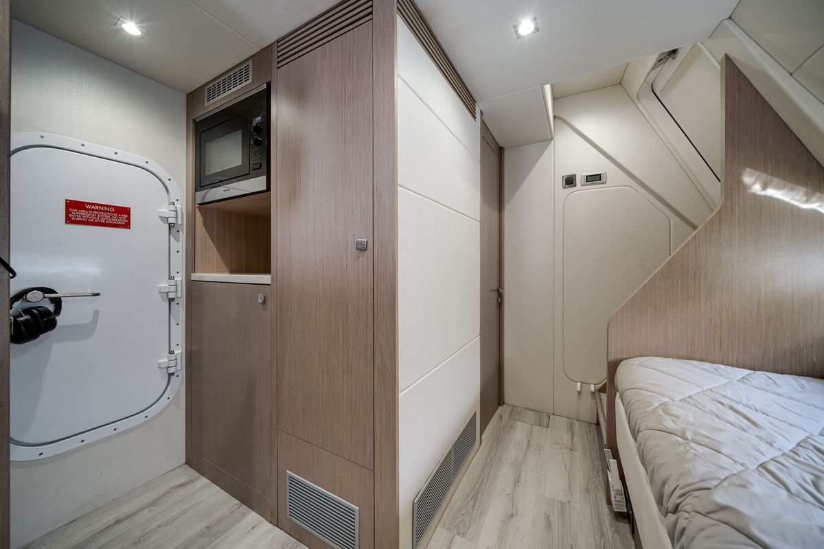 2019 Sunseeker 76 