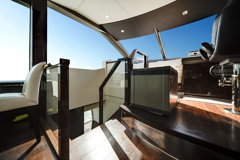 Solaire Yacht Photos Pics 