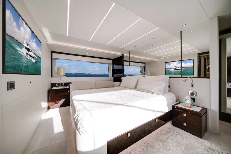 Solaire Yacht Photos Pics 