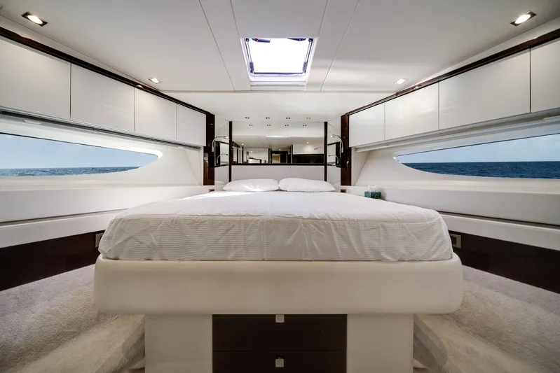 Solaire Yacht Photos Pics 