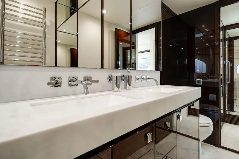 Solaire Yacht Photos Pics 