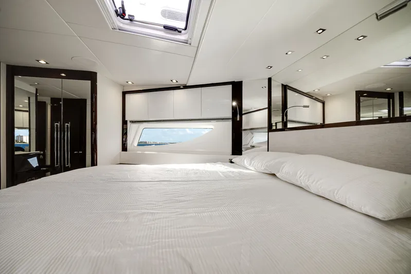 Solaire Yacht Photos Pics 