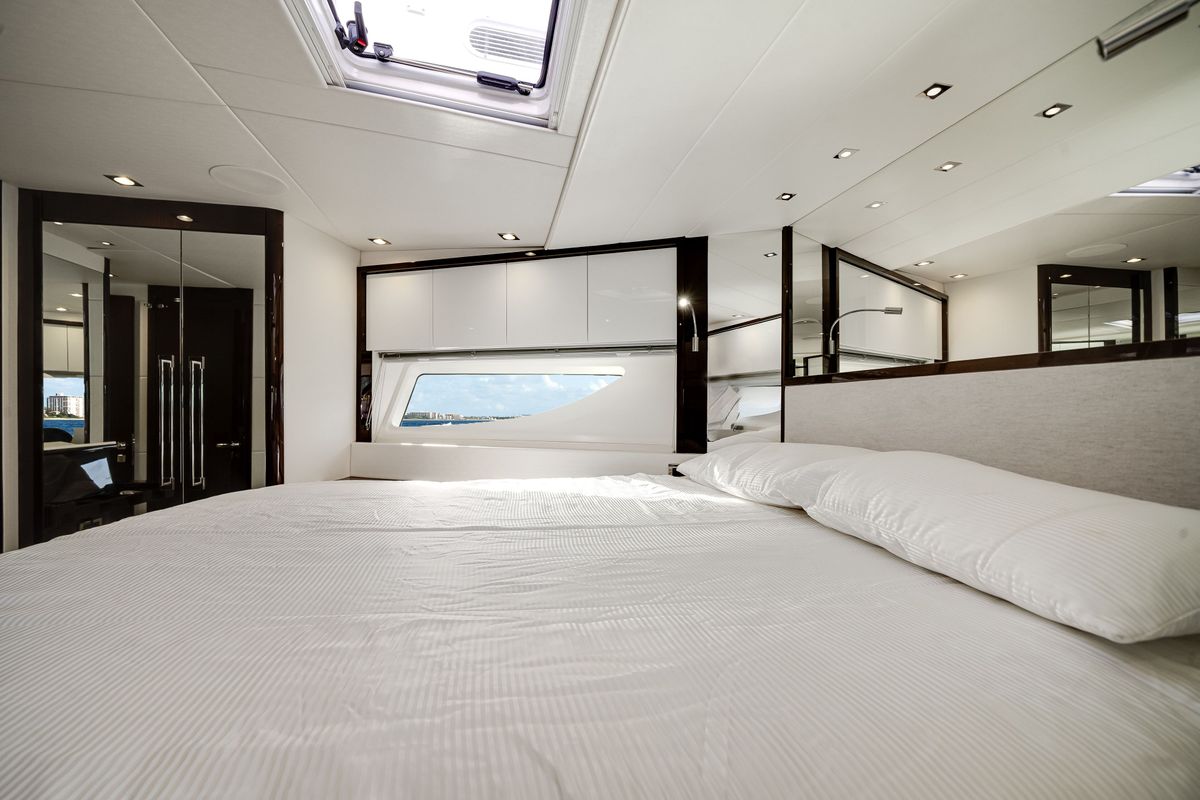 2019 Sunseeker 76 
