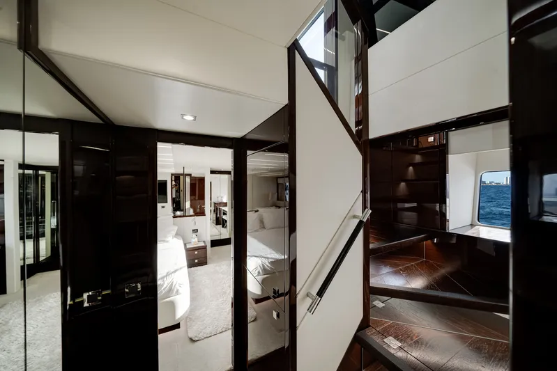 Solaire Yacht Photos Pics 