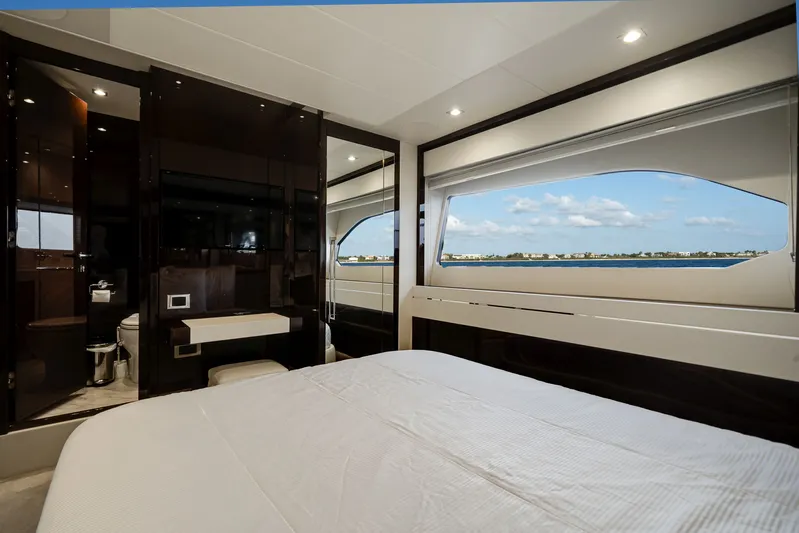 Solaire Yacht Photos Pics 