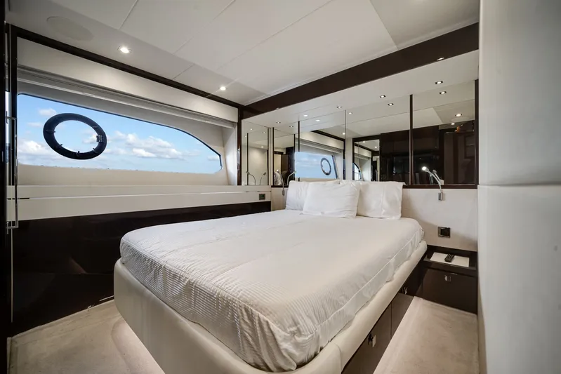 Solaire Yacht Photos Pics 